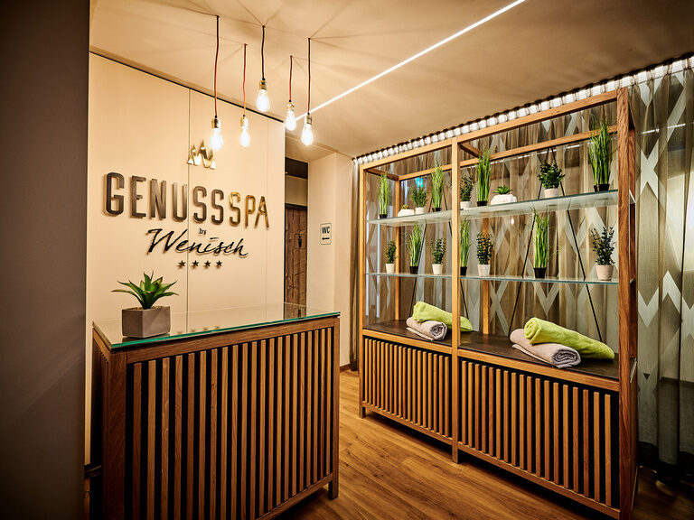 Das Bild zeigt den Eingang des Genussspabereichs des Genusshotel Wenisch.